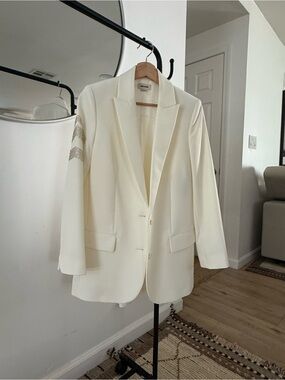 Zadig & Voltaire Cream Single-Breasted Blazer with Subtle Sleeve Detail